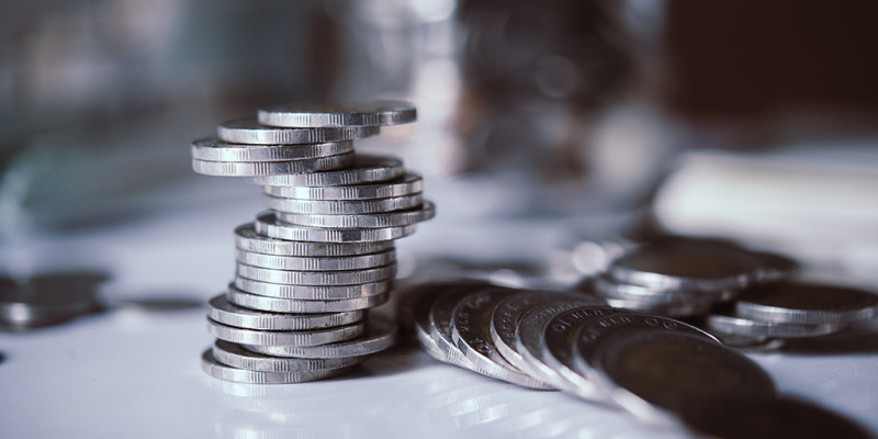 Какие банки продают драгоценные монеты?